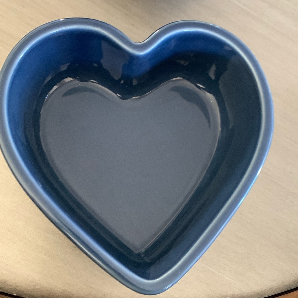 Blue Heart Shaped Bakeware Valentine’s Day 7 3/4” x 7” excellent to new